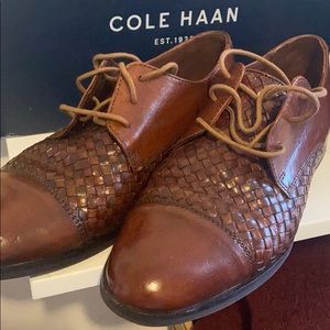 Cole Haan. Woman’s jagger weave oxfords.